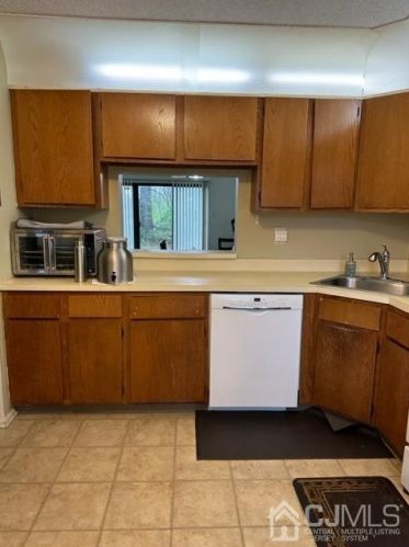 549 Manchester Ct, Piscataway NJ  08854-6221 exterior