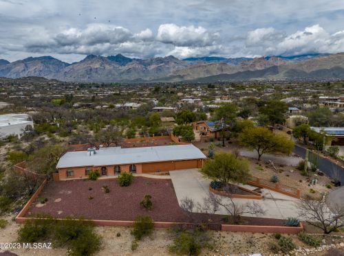 9110 Loma Linda Pl, Tucson, AZ 85749-9439