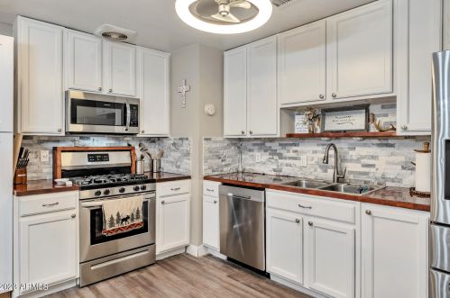 3418 Country Gables Dr, Phoenix AZ  85053-4732 exterior