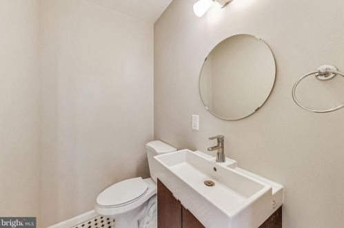 627 Lamont St, Washington DC  20010-2518 exterior