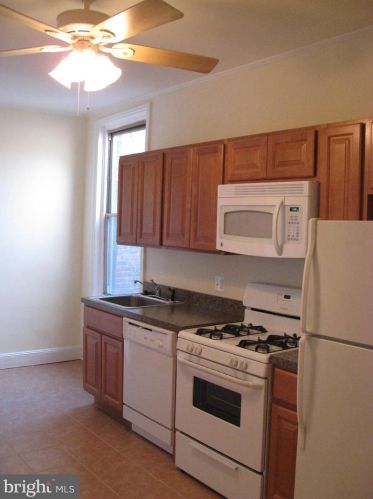 802 2nd St, Philadelphia PA 19122-3324 exterior