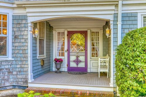 47 Dundee Ave, Babylon, NY 11702-2632