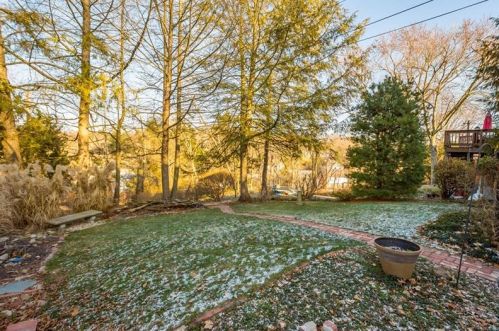 561 Clemson Dr, Pittsburgh PA 15243-1736 exterior