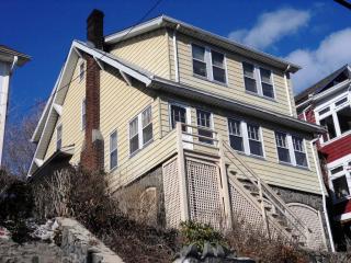 20 Beverly Pl, Edgewater NJ  07020-1304 exterior
