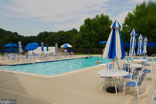 5 Meadowwood Ct, Columbus NJ 08022-1026 exterior