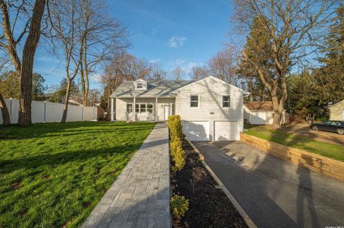 39 Magerus St, Huntington Station NY  11746-3838 exterior