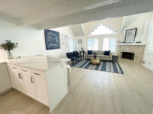 320 Rossmore Dr, Oxnard CA  93035-4465 exterior