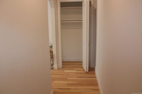 3157 Waterbury Ave, Bronx NY  10465-1466 exterior