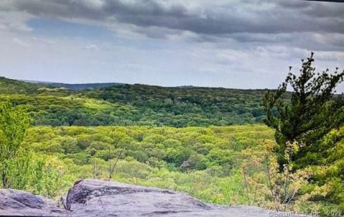 140 Bennetts Farm Rd, Ridgefield CT 06877-1512 exterior