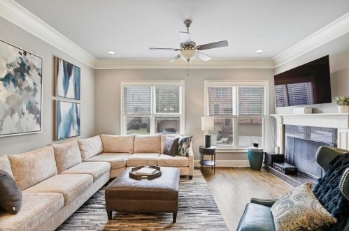 3138 Chestnut Woods Dr, Atlanta, GA 30340-3245