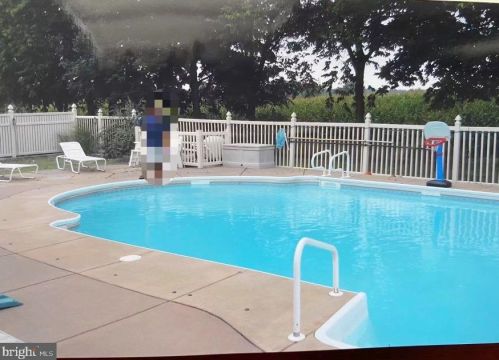 1011 Lehn Dr, Lancaster PA 17601-4884 exterior