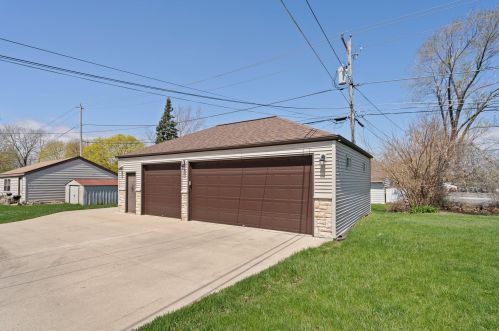 1612 Norwich Ave, Milwaukee WI  53235-4616 exterior