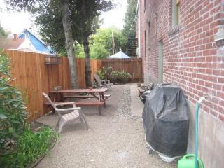 2156 Irving St, Portland OR  97210-3274 exterior