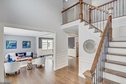 27 Brookside Ter, Clark, NJ 07066-2814