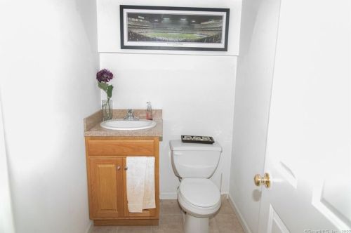 639 Old Colony Rd, Meriden CT 06451-6301 exterior