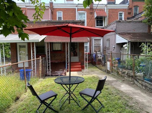 2913 Bedford Ave, Pittsburgh PA 15219-4011 exterior