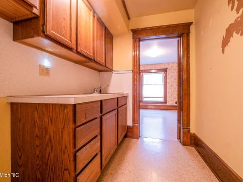 320 Elizabeth St, Sylvan Beach MI 49461-1311 exterior