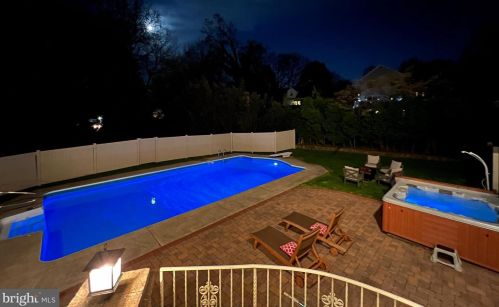 915 Standish Ave, Huntingdon Valley PA 19006-8725 exterior