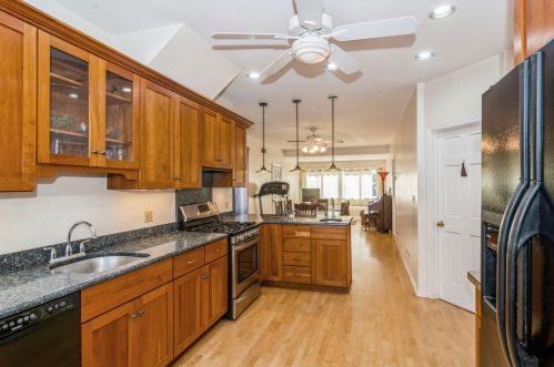 2106 Berwyn Ave, Chicago IL 60640-2008 exterior