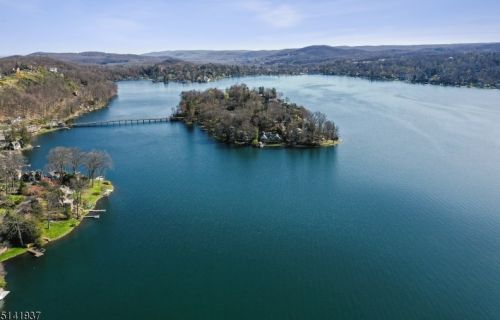 317 Shore Trl, Sparta, NJ 07871-2045