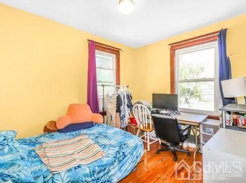 117 Nichol Ave, New Brunswick NJ 08901-2833 exterior