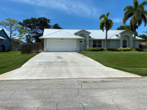 237 Moselle Ave, Fort Pierce, FL 34984-5027