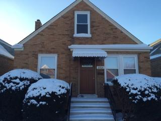6806 Komensky Ave, Chicago, IL 60629-4114