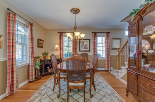 4 Hampshire Dr, Concord NH 03301-5914 exterior