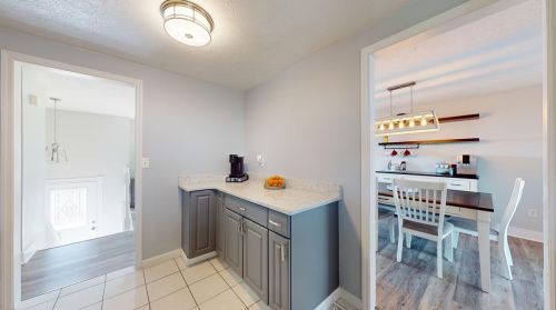 613 Meade Dr, Moon Twp PA  15108-9668 exterior