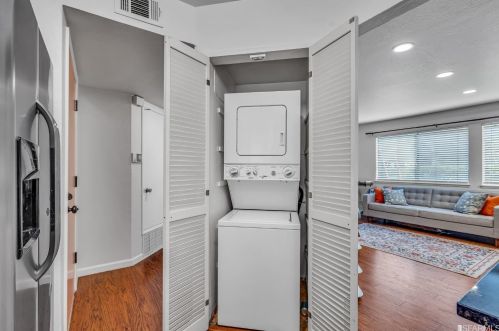 8136 Camelback Pl, Concord CA 94523-1225 exterior