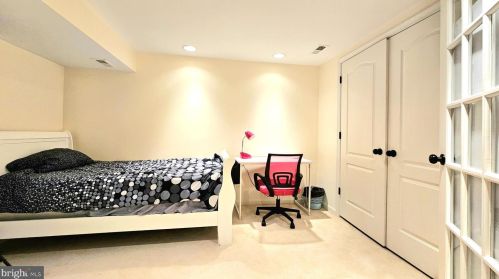 17815 Fraley Farm Rd, Rockville MD 20855-1664 exterior