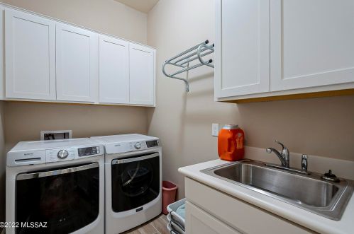 2472 Bassett Peak Dr, Green Valley AZ 85622-8110 exterior