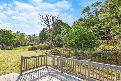 2 Betmarlea Rd, Norwalk CT 06850-2701 exterior