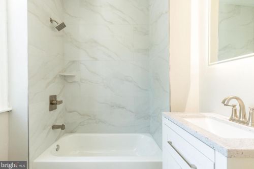 5132 12 St, Philadelphia PA 19123-1103 exterior