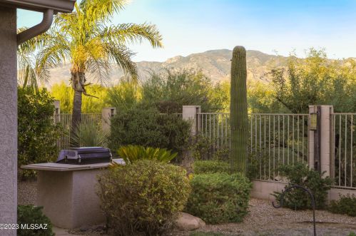 11438 Mtn Breeze Dr, Tucson AZ 85737-7247 exterior