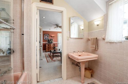 2703 Pointe Tremble Rd, Algonac MI 48001-4255 exterior