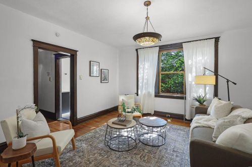 2921 Chippewa St, Saint Louis MO 63118-3720 exterior