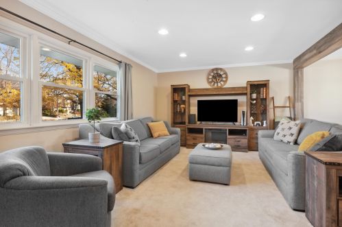 5429 20th St, Milwaukee, WI 53209-5014