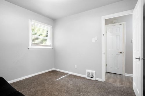 1044 Renshaw Dr, Saint Louis MO 63135-2833 exterior