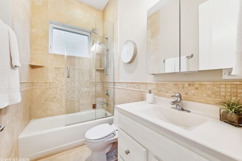 2514 Marshfield Ave, Chicago IL 60614-1907 exterior