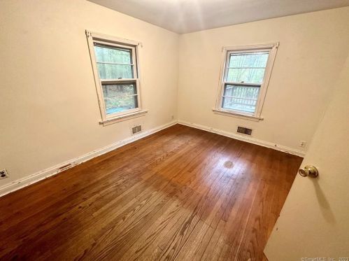 19 Kulas Ter, Seymour CT 06483-2715 exterior