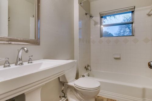 12448 Hallum St, Dallas TX  75243-1828 exterior