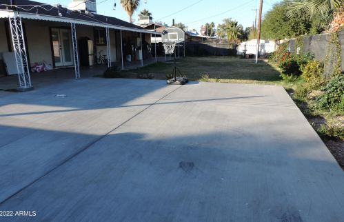 4001 61 St, Phoenix AZ 85033-1712 exterior