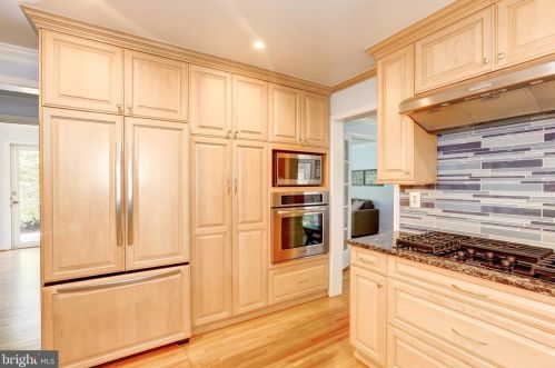 2998 Glenora Ln, Rockville MD 20850-3055 exterior