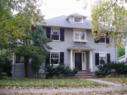 14 Brewster Rd, Newton, MA 02461-1302