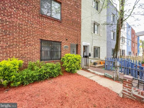 2256 Mount View Pl, Washington, DC 20020-5218