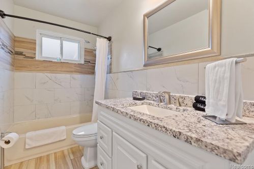 4191 Monroe St, Dearborn Heights MI  48125-2516 exterior