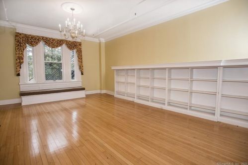 351 Main St, Ridgefield CT 06877-3810 exterior