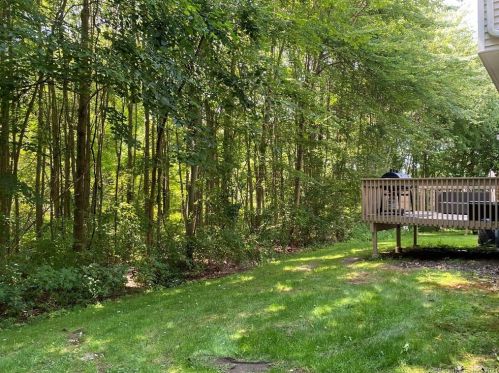 4 Kari Ct, Windsor CT  06095-3576 exterior