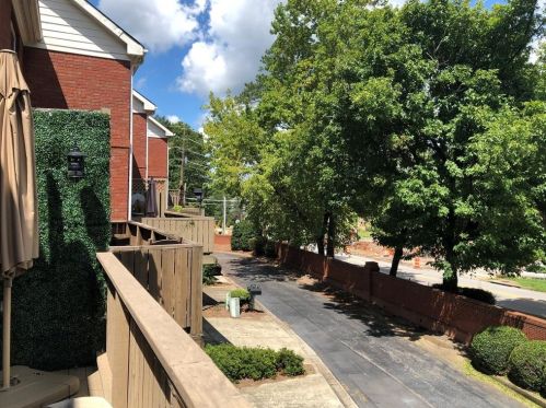 1194 Brookhaven Gln, Atlanta GA  30319-4707 exterior